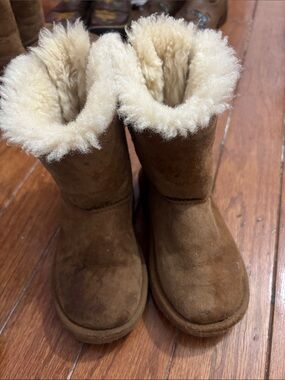 Girls UGG Brown Suede Shearling-Lined Winter Boots